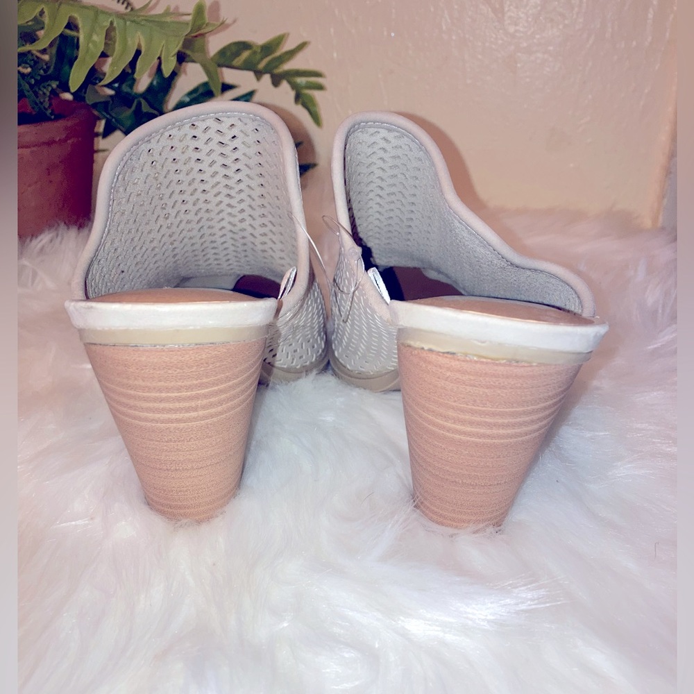 NWOT! DV by Dolce Vita Kenli Laser Cut Taupe Mule Heels Faux Leather Size 9! - Picture 3 of 3